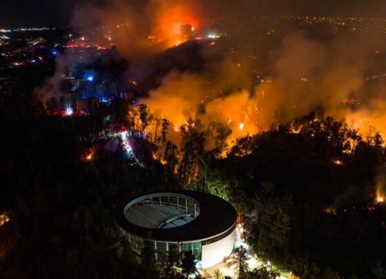 incendio-em-vina-del-mar-deixa-dois-mortos-e-atinge-400-casas