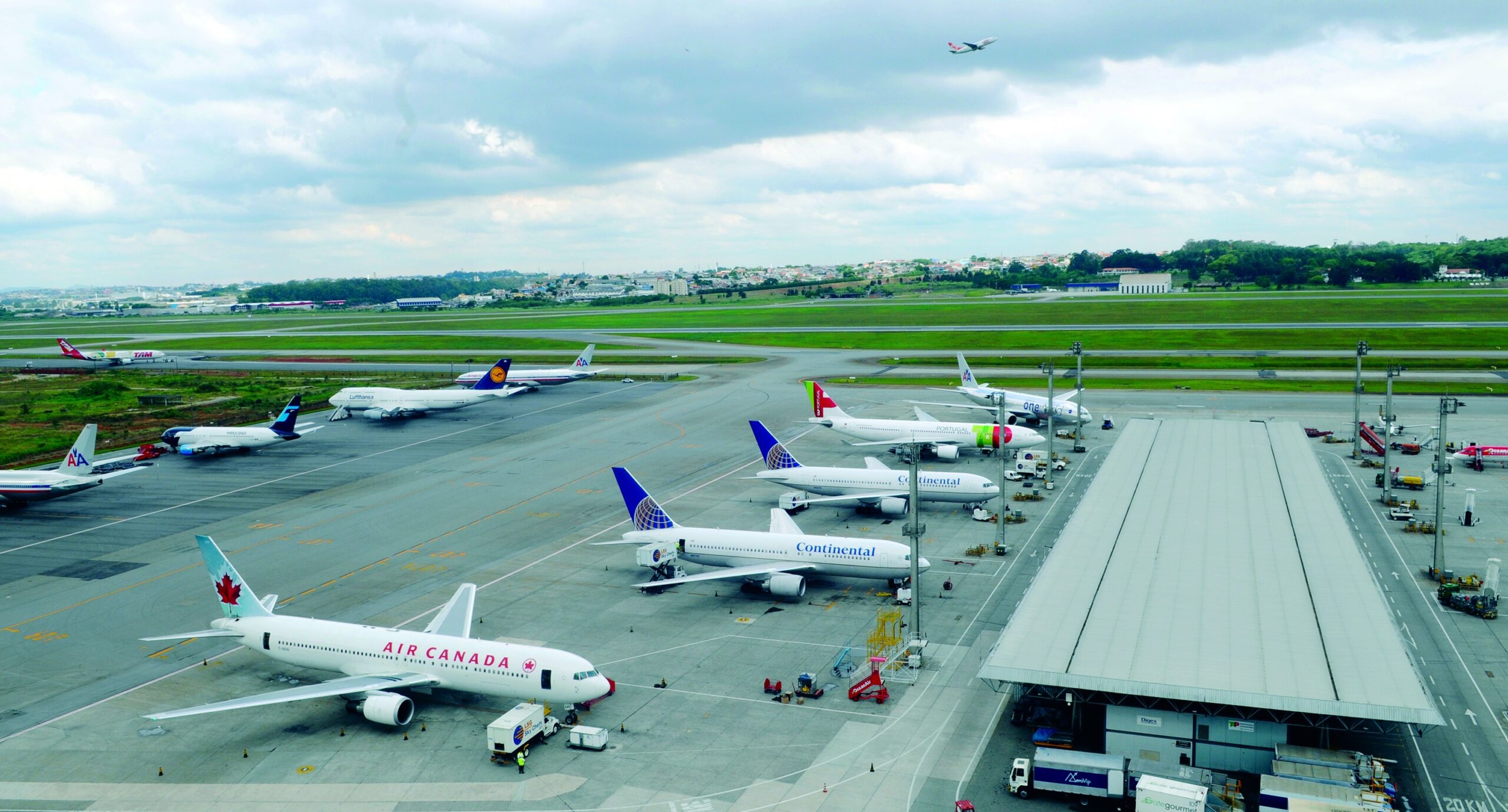 Governo zera impostos federais de empresas aéreas; setor diz ainda avaliar impacto da medida