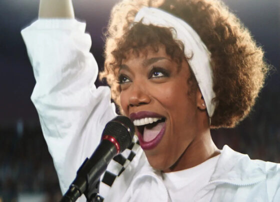 ‘i-wanna-dance-with-somebody’:-cinebiografia-de-whitney-houston-decepciona-com-47%-de-aprovacao;-confira!