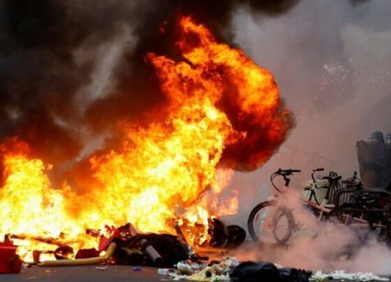 as-chocantes-imagens-da-violencia-em-paris-apos-um-protesto-contra-um-ataque-que-deixou-3-mortos