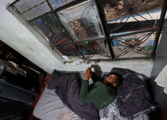 migrantes-enfrentam-natal-congelante-na-fronteira-dos-eua-com-o-mexico