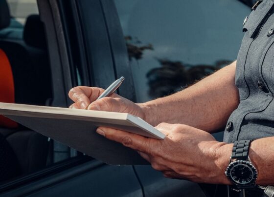 multa-maior-para-quem-usa-o-celular-ao-volante-e-proposta-no-senado