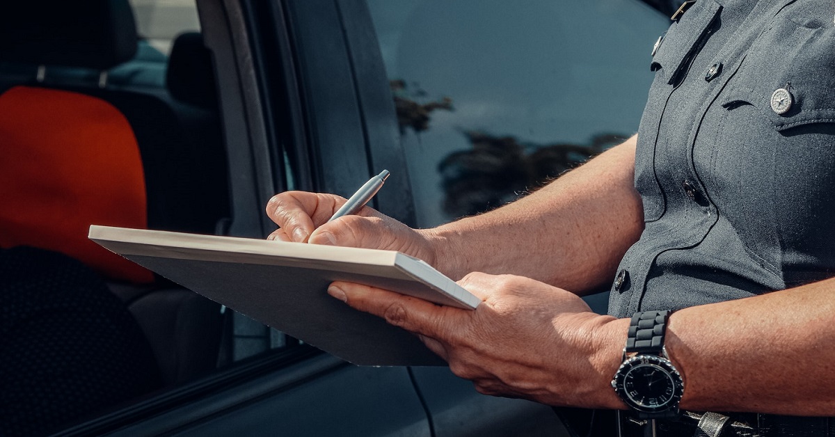 Multa maior para quem usa o celular ao volante é proposta no Senado