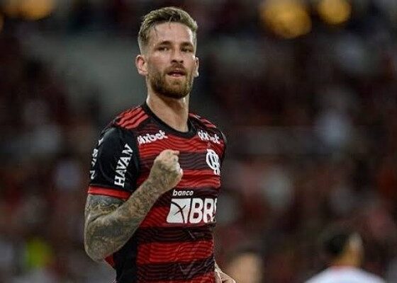 leo-pereira-mostra-otimismo-por-conquistas-de-titulos-pelo-flamengo-em-2023
