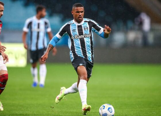 gremio-marca-data-para-definir-volta-de-douglas-costa;-confira-o-dia