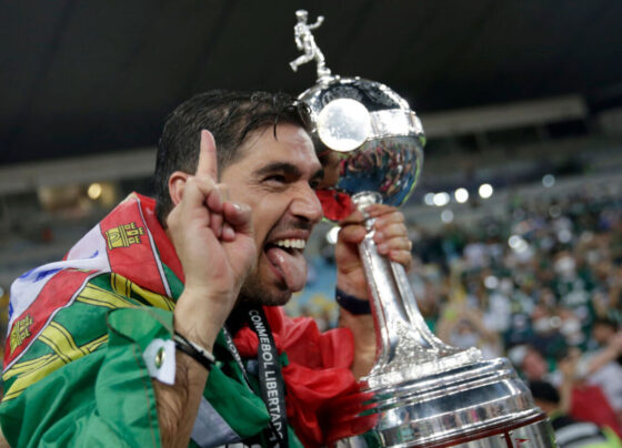 brasil-ou-portugal?-abel-aponta-‘melhor-versao’-do-palmeiras-e-crescimento-como-lider