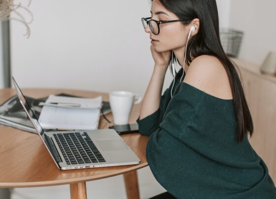 programa-qualifica-mulher-oferecera-educacao-profissional;-confira-regras