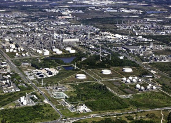 camacari-e-6a-melhor-do-pais-para-negocios-na-industria,-12a-na-area-da-educacao-e-30a-no-comercio