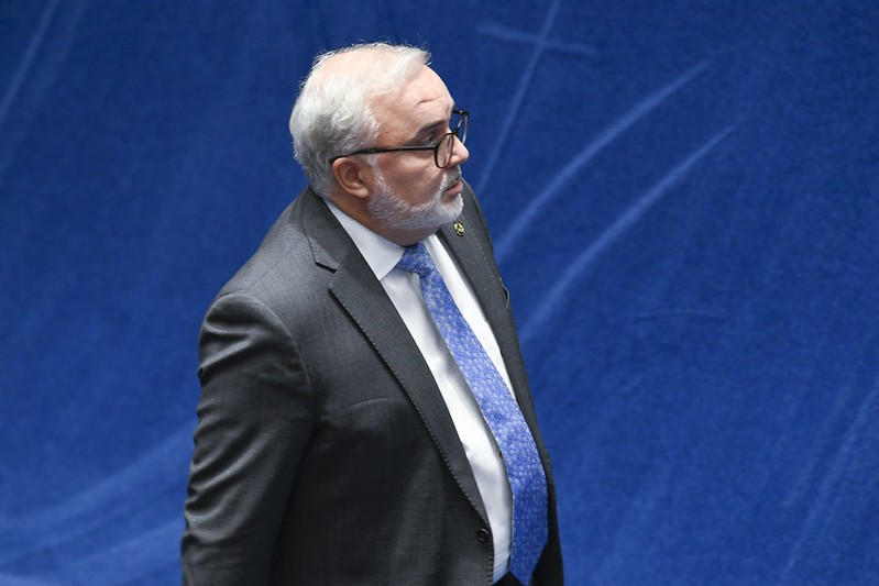 Lula anuncia indicação do senador Jean Paul Prates para presidir a Petrobras