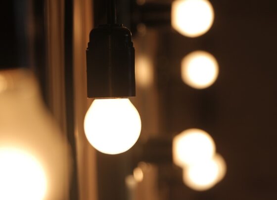 tarifa-social-de-energia:-veja-quem-tem-direito-a-descontos-em-janeiro