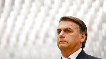 Avião com o presidente Bolsonaro pousa nos Estados Unidos