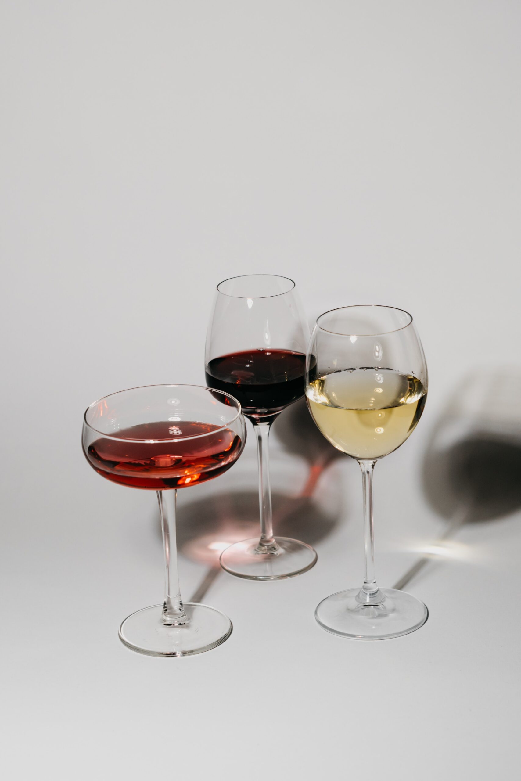 Espumantes, vinhos e frisantes: saiba as diferenças entre as bebidas