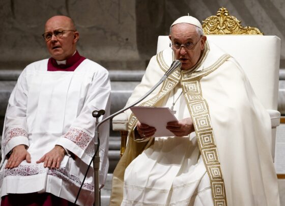 bento-xvi-era-um-homem-nobre-e-gentil,-um-‘presente-para-a-igreja’,-diz-francisco-em-primeira-fala-apos-a-morte-do-antecessor