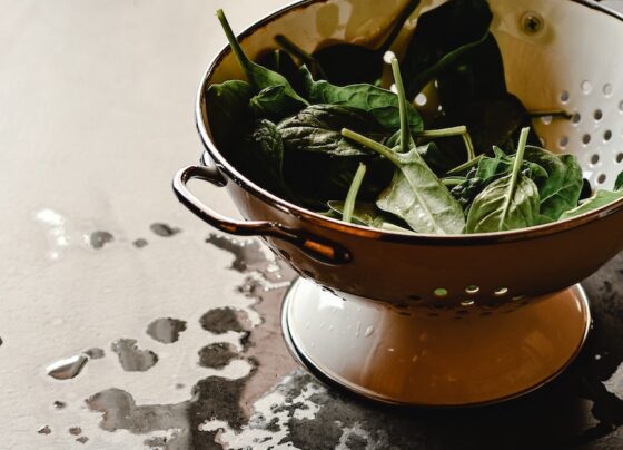 4-funcoes-incriveis-que-voce-pode-dar-ao-escorredor-de-macarrao