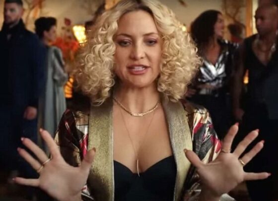 ‘glass-onion’:-kate-hudson-revela-que-roubou-as-joias-de-sua-personagem