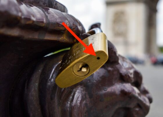 saiba-para-que-realmente-serve-o-furo-que-fica-no-cadeado