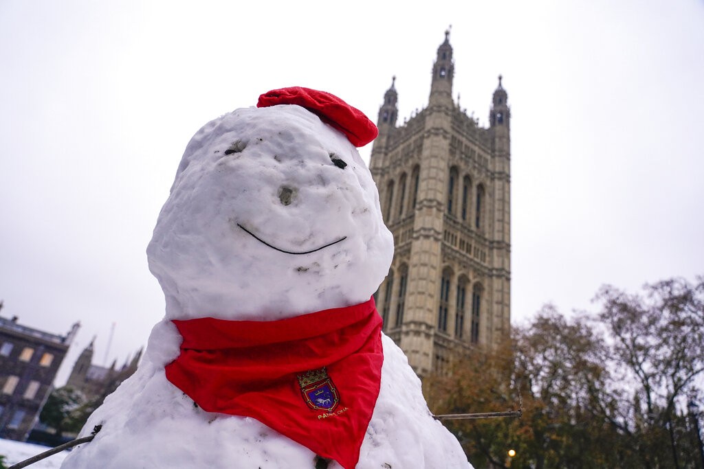 Frio e neve chegam antes e com mais intensidade ao Reino Unido; veja fotos de Londres