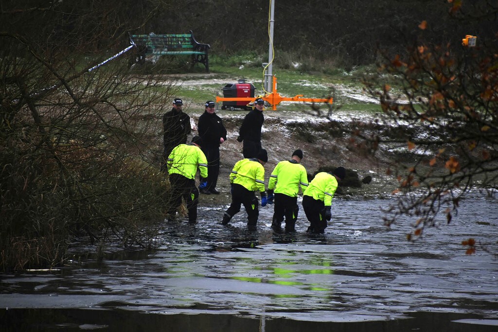 Três crianças morrem após queda em lago congelado no Reino Unido