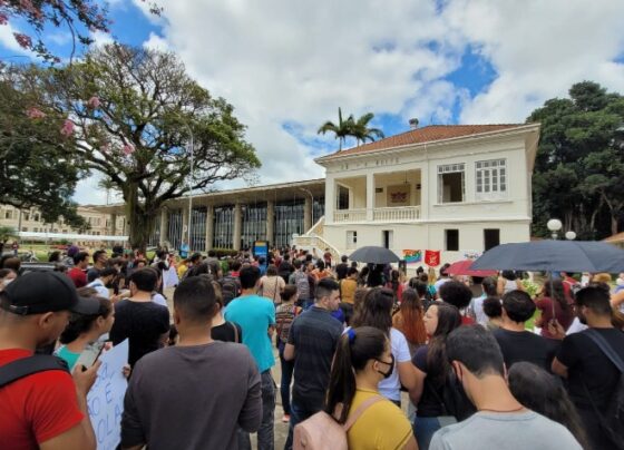 pos-graduandos-da-ufv-paralisam-atividades-apos-congelamento-de-bolsas