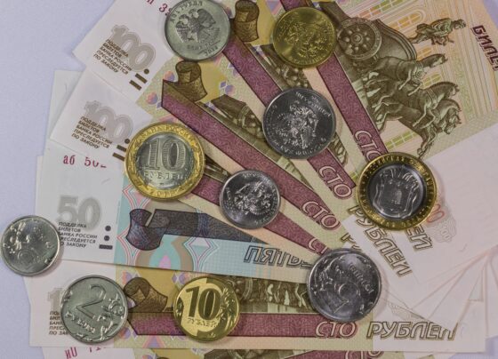 autoridades-russas-anunciam-a-substituicao-da-hryvnia-ucraniana-pelo-rublo-russo-em-kherson