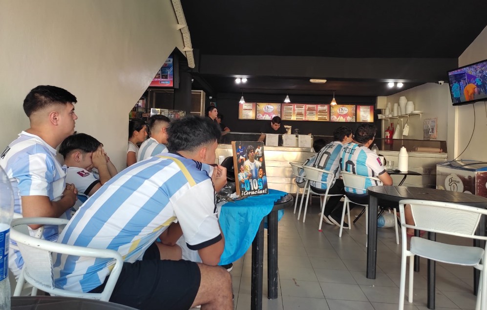Argentinos falam em ‘sonho’ do tri mundial na fronteira com RS: ‘pelo Maradona e pelo Messi’