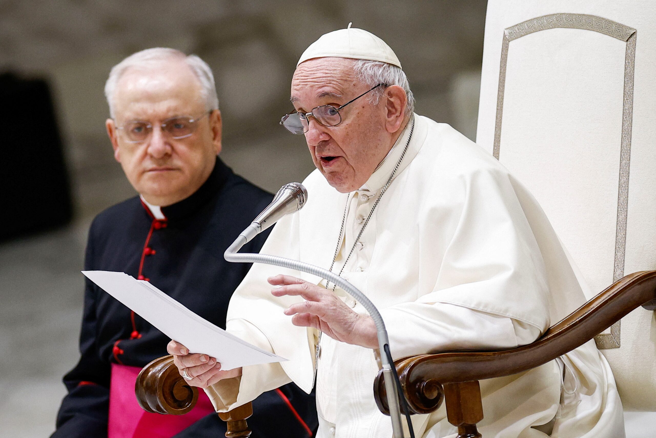 Papa pede que fiéis gastem menos com presentes e doem para a Ucrânia