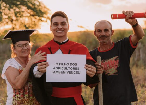 filho-de-agricultores-conclui-mestrado-e-homenageia-pais-com-ensaio-fotografico:-‘meus-maiores-mestres’