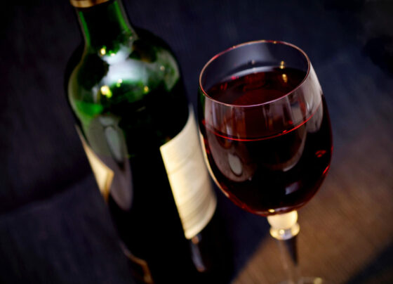 por-que-as-garrafas-de-vinho-tem-padrao-de-750-ml-em-vez-de-1-litro?