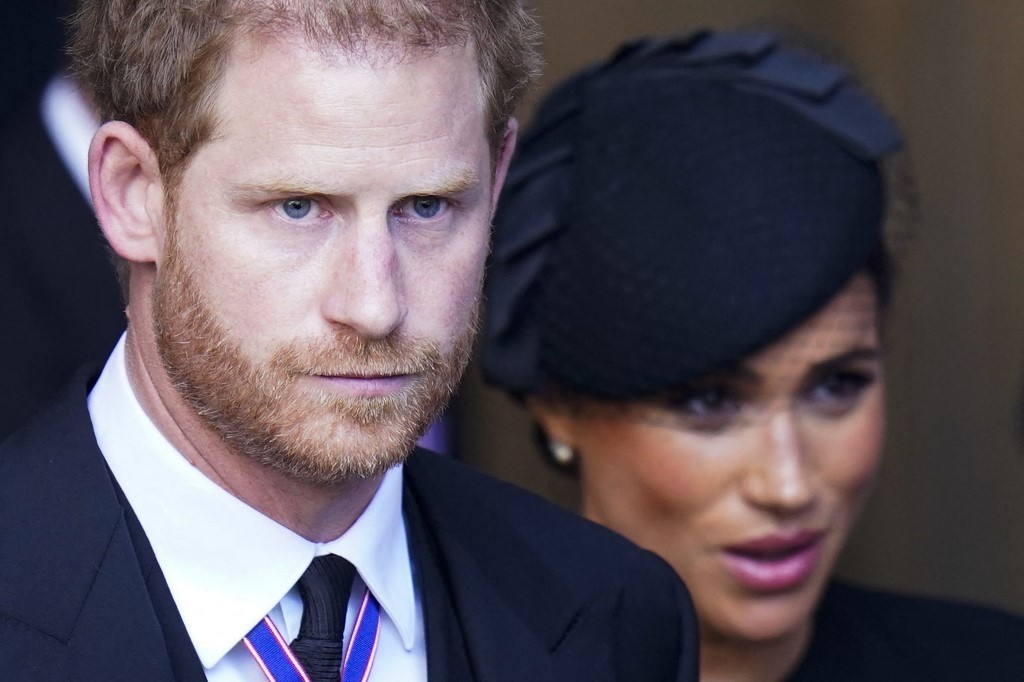Harry acusa assessores reais do Reino Unido de incentivar ataques da mídia contra ele e Meghan