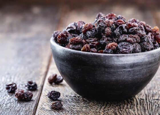 arroz-com-ou-sem-passas?-conheca-12-beneficios-da-uva-passa