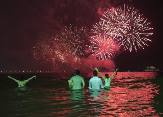 tres-a-cada-quatro-brasileiros-estao-otimistas-em-relacao-a-2023,-aponta-pesquisa