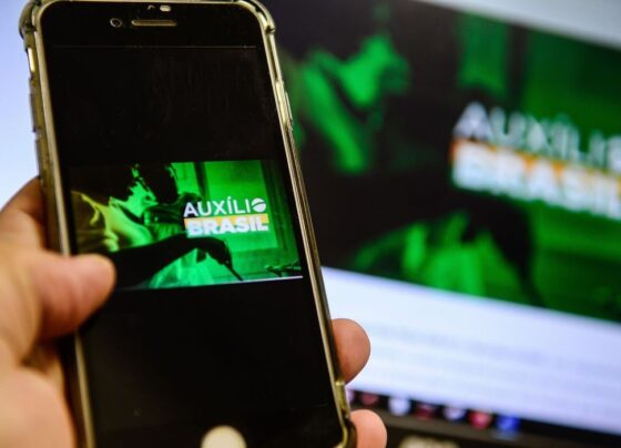 auxilio-brasil-e-vale-gas:-beneficiarios-com-nis-final-5-recebem-nesta-sexta;-veja-calendario
