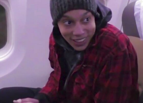 apos-uma-semana,-brittney-griner-deixa-centro-medico-de-base-militar-do-texas,-nos-eua