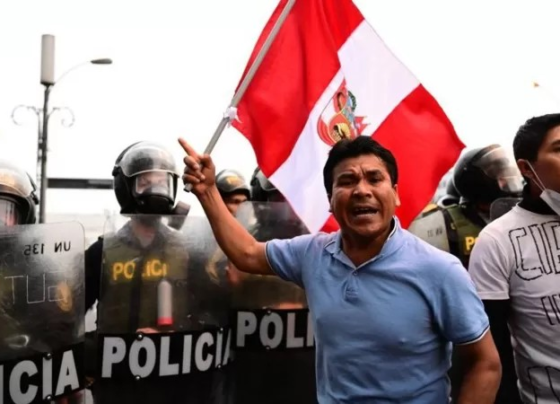 protestos-no-peru-deixam-20-mortos-e-63-feridos