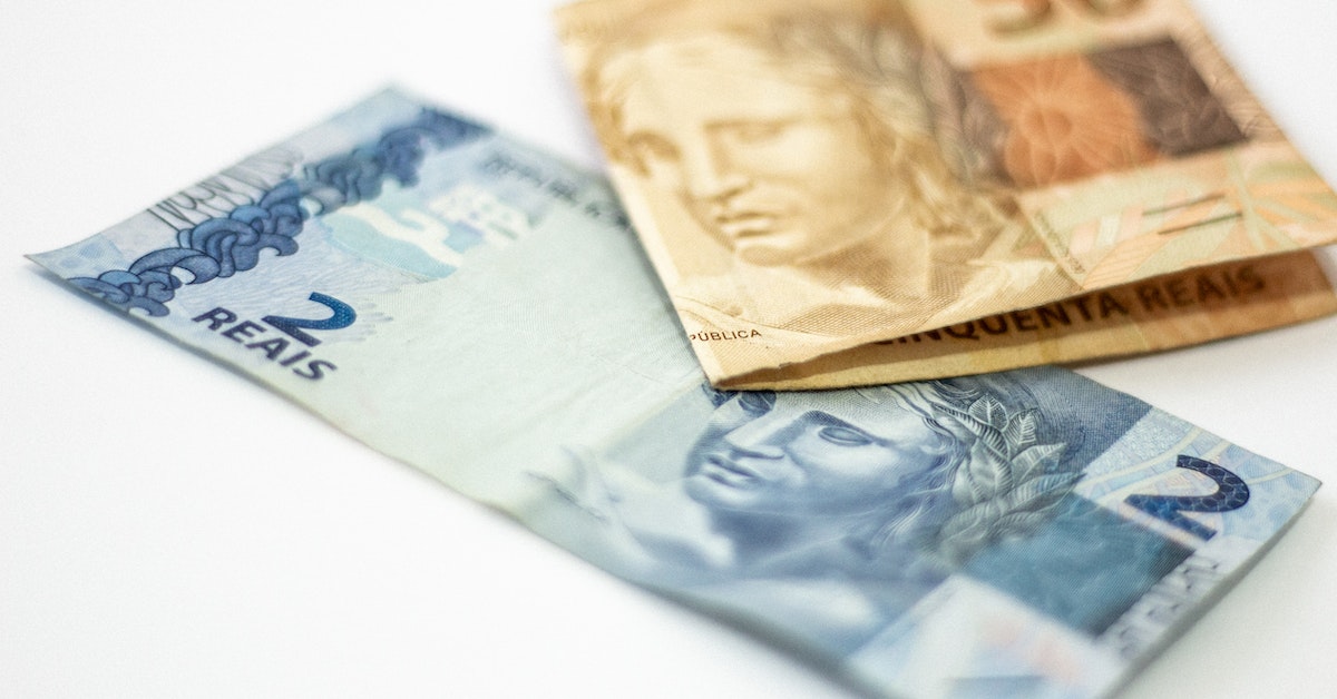 Pela 1ª vez em 4 anos, salário mínimo terá ganho real com alta de 1,5% para 2023