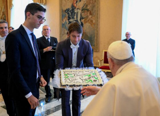 papa-francisco-faz-86-anos-e-comemora-premiando-atos-de-caridade