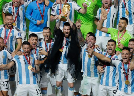 bisht,-a-vestimenta-usada-por-messi-na-comemoracao-da-argentina-apos-vitoria-na-copa-do-catar