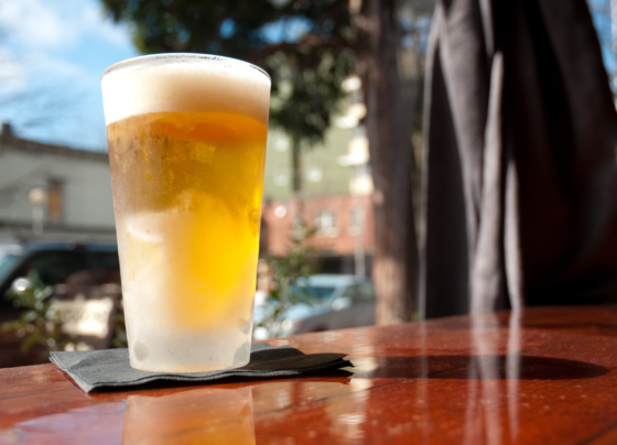 sim,-a-cerveja-pode-passar-da-validade!-e-preciso-conferir-para-nao-correr-o-risco