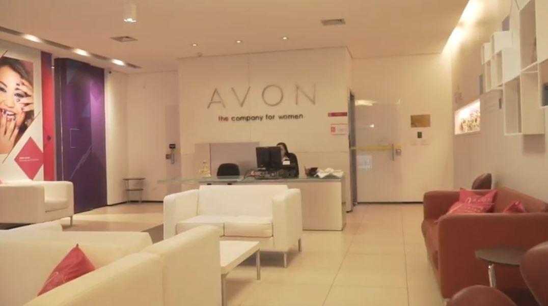 Avon é multada em US$ 46 milhões nos EUA após mulher dizer que produtos contribuíram para câncer