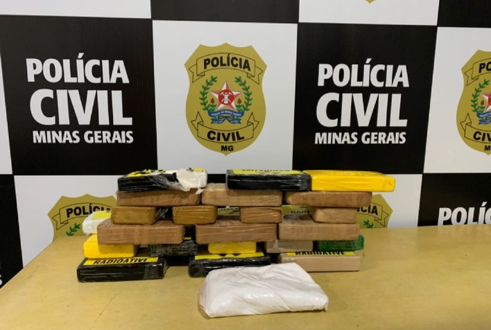 PCMG apreende quase 40 kg de drogas que estavam sendo enviadas a Viçosa