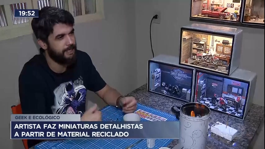 Artista faz miniaturas detalhistas a partir de material reciclado