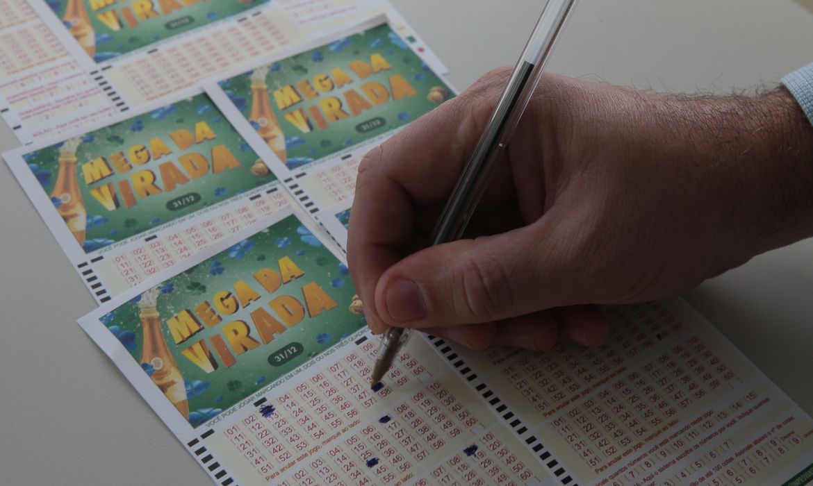 Mega da Virada de R$ 450 milhões: saiba como funciona o bolão do sorteio