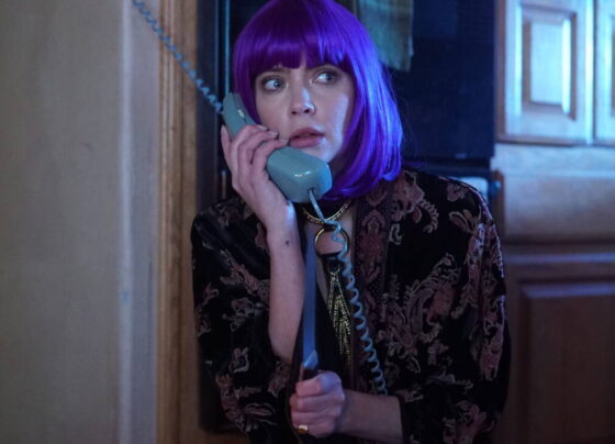 atriz-de-‘pretty-little-liars’-e-alvo-de-serial-killer-no-trailer-do-terror-erotico-‘alone-at-night’;-confira!