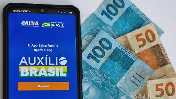 auxilio-brasil:-beneficiarios-com-nis-final-8-recebem-ultima-parcela-do-ano-nesta-quarta