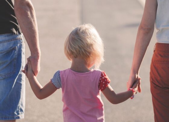 comissao-da-camara-aprova-licenca-parental-de-180-dias-para-maes-e-pais