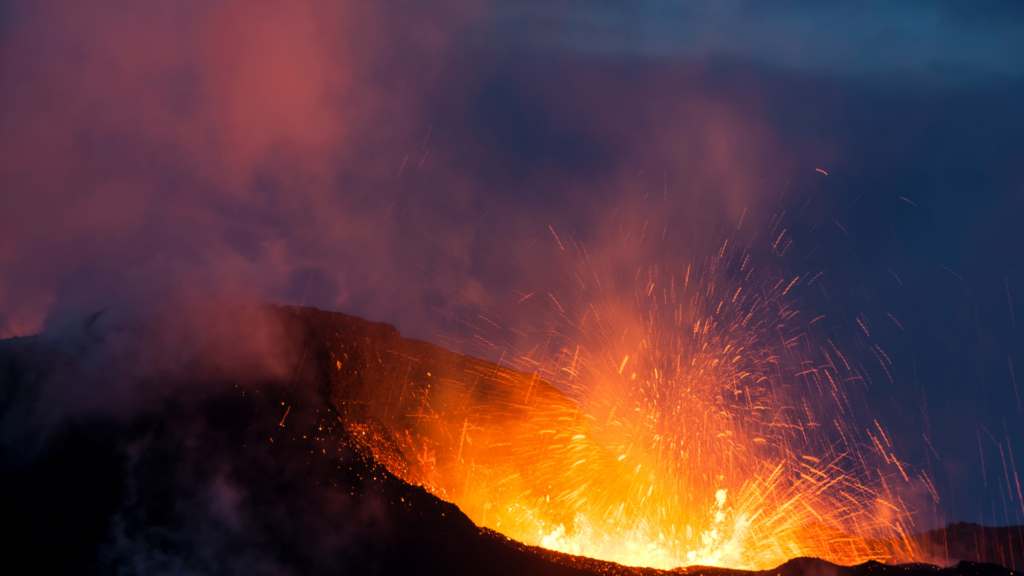 Depois de 38 anos inativo, maior vulcão do mundo entra em erupção no Havaí
