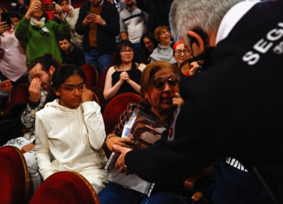 imigrante-peruana-desempregada-ganha-maior-loteria-do-mundo,-na-espanha,-ao-vivo