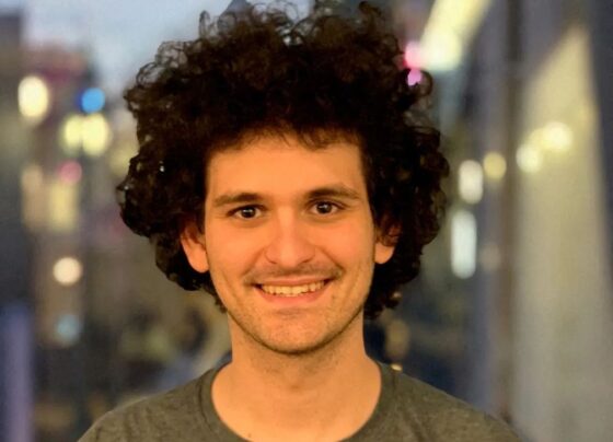 bankman-fried,-da-ftx,-chega-a-ny-para-enfrentar-processos;-socios-se-declaram-culpados