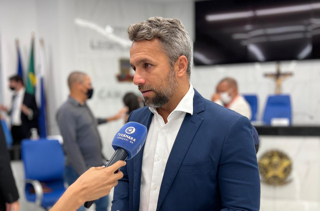 Presidente Flávio Matos está preocupado com o futuro de Camaçari e rebate a postura de políticos baianos