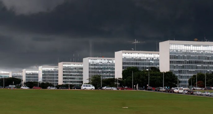 Por insatisfação, lideranças do centrão articulam não votar Carf e marco fiscal